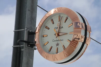 Découvrez l'évolution fascinante de l'omega logo en 2026 : histoire et modernité