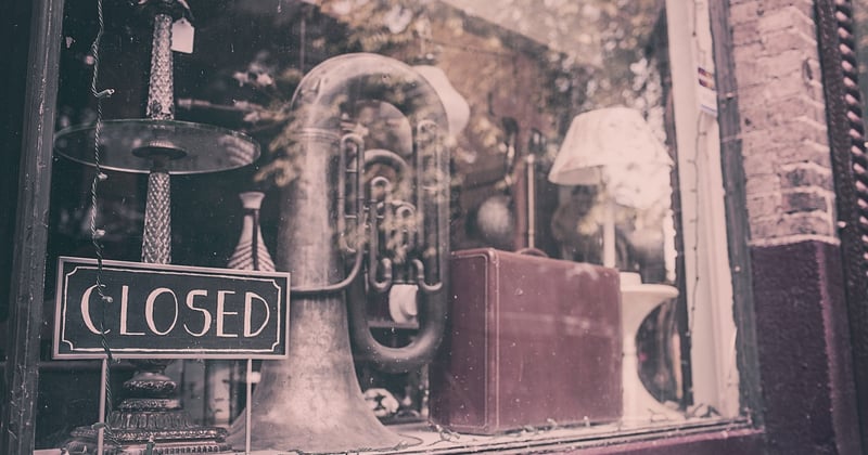 Signalétique magasin : exemple proche de Nantes pour inspirer votre projet