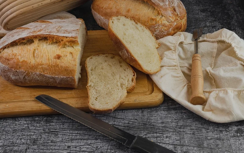 Enseigniste vs artisan du meuble : où s'arrête le métier ?