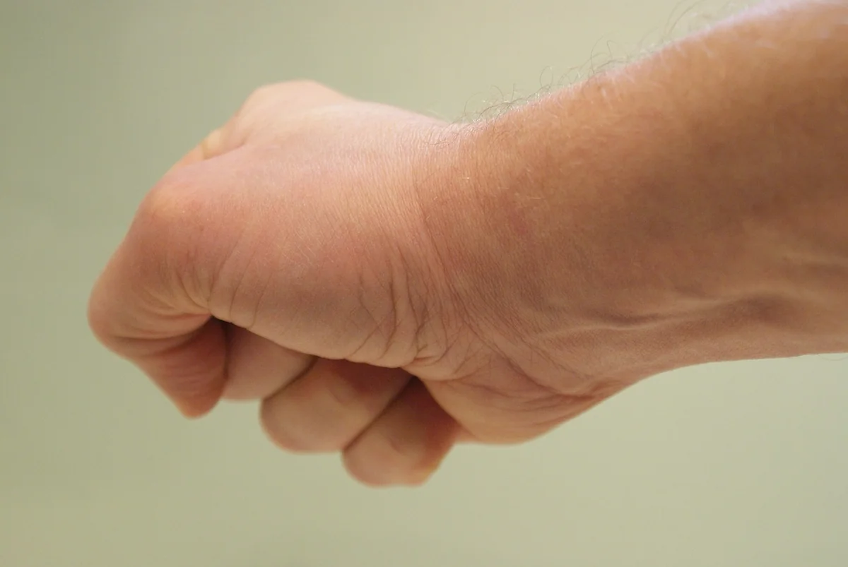 3. Comment concevoir une vitrophanie PMR conforme et efficace ?