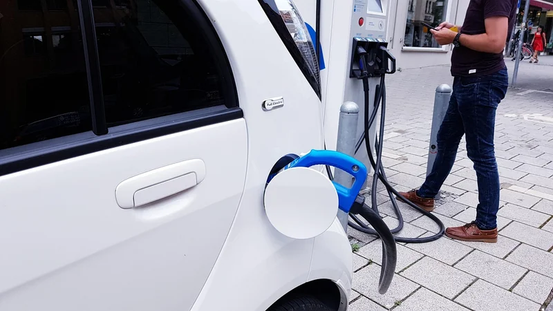 Mettre en place une recharge automatique par carte bancaire : pratique, mais risqué